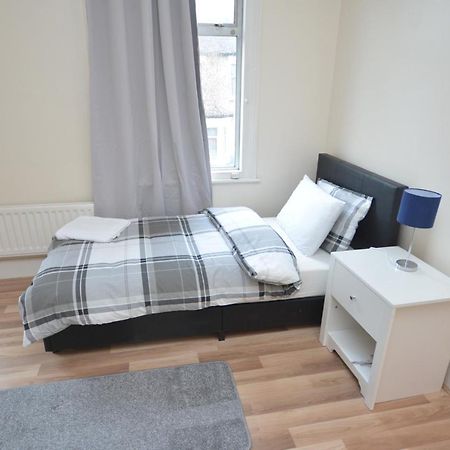 Cheerful 4 Bedroom House In Greater London Londres Exterior foto