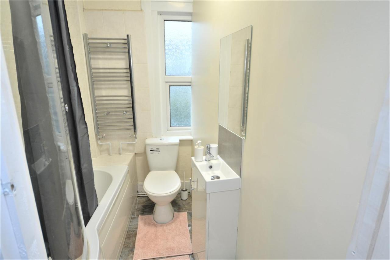 Cheerful 4 Bedroom House In Greater London Londres Exterior foto