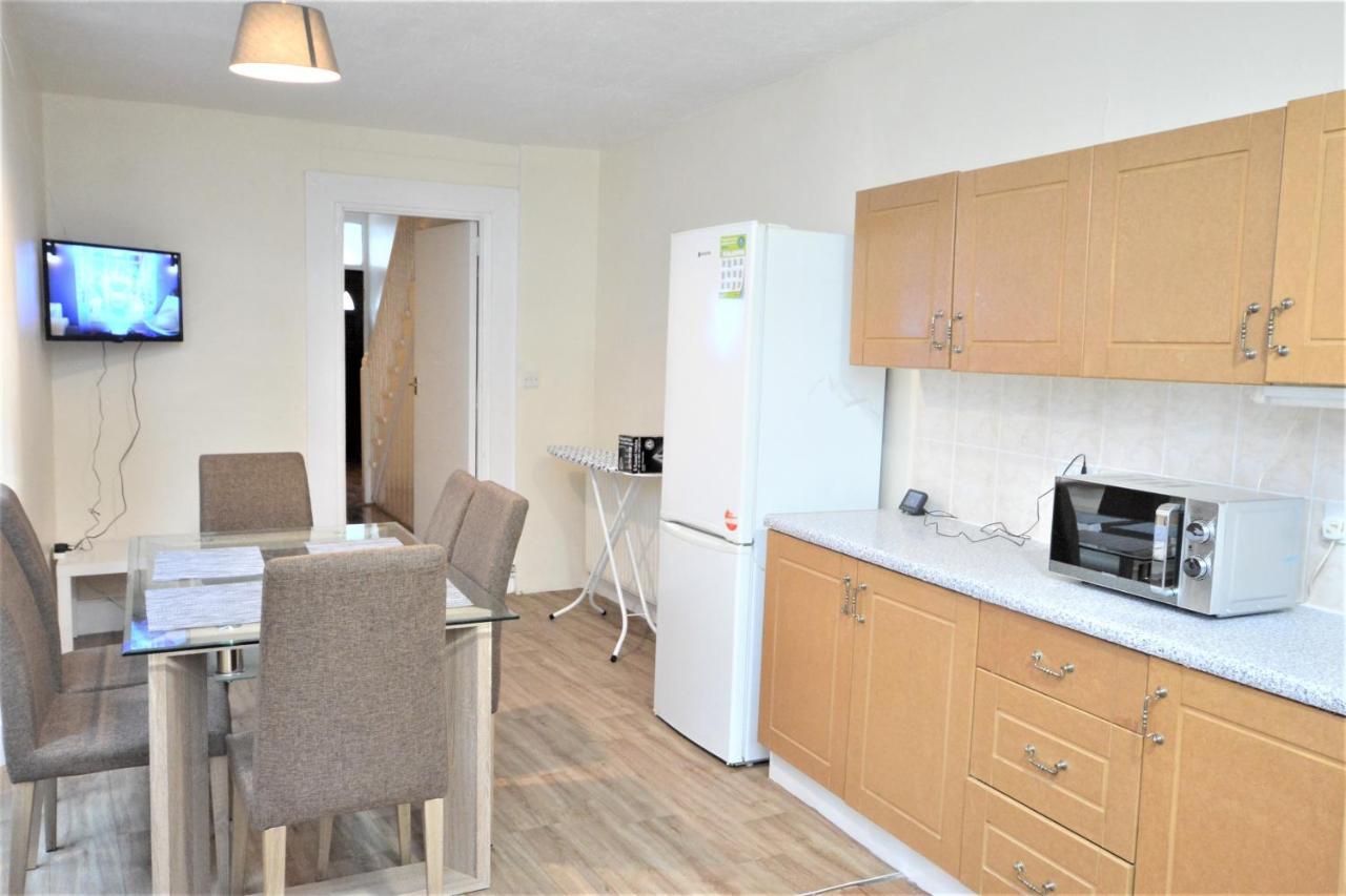 Cheerful 4 Bedroom House In Greater London Londres Exterior foto