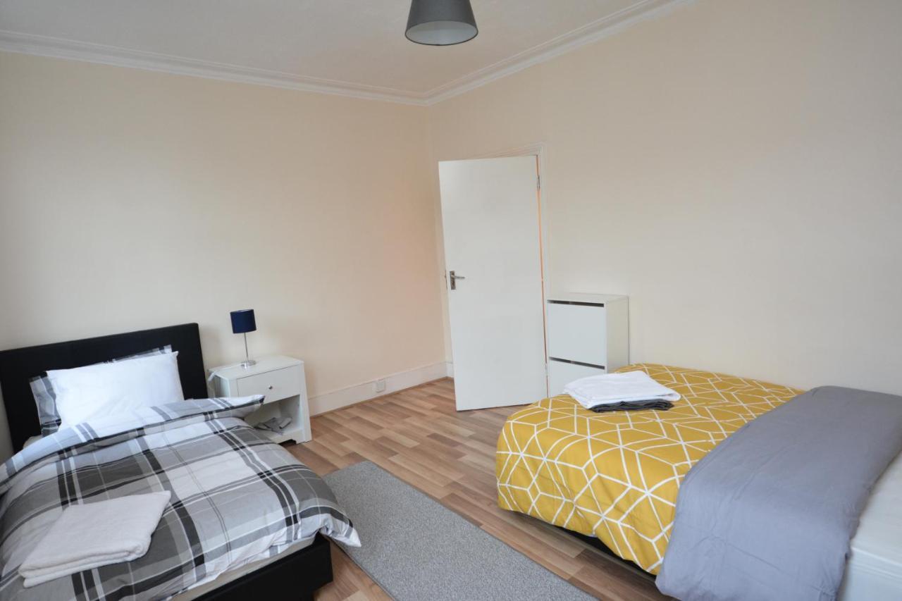 Cheerful 4 Bedroom House In Greater London Londres Exterior foto