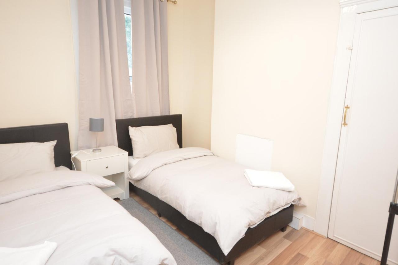 Cheerful 4 Bedroom House In Greater London Londres Exterior foto