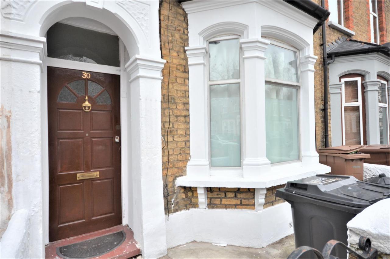 Cheerful 4 Bedroom House In Greater London Londres Exterior foto