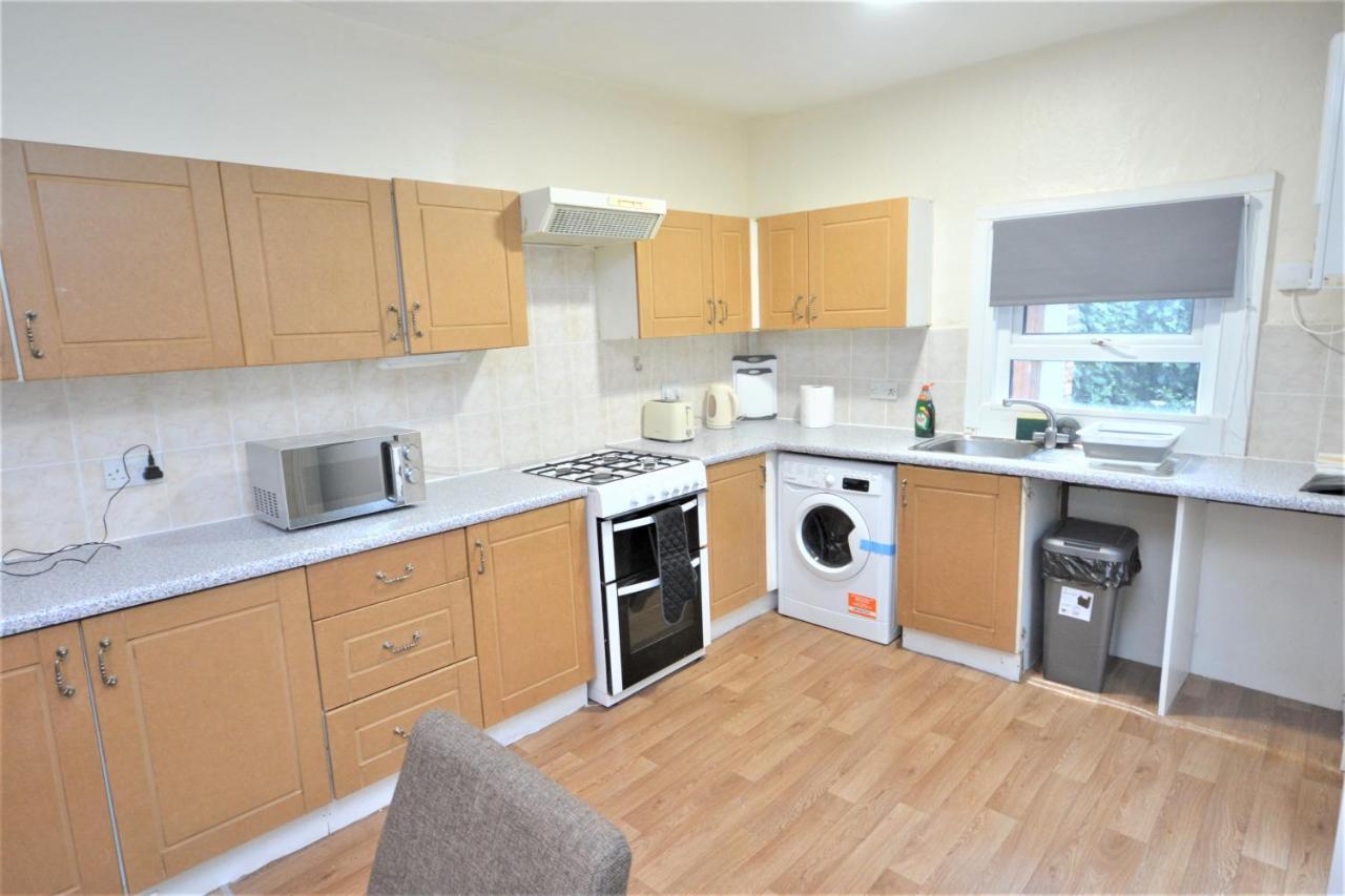 Cheerful 4 Bedroom House In Greater London Londres Exterior foto