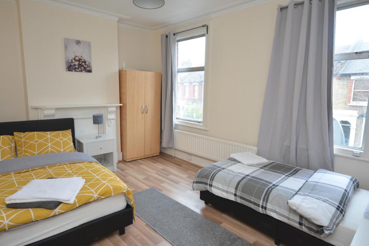 Cheerful 4 Bedroom House In Greater London Londres Exterior foto