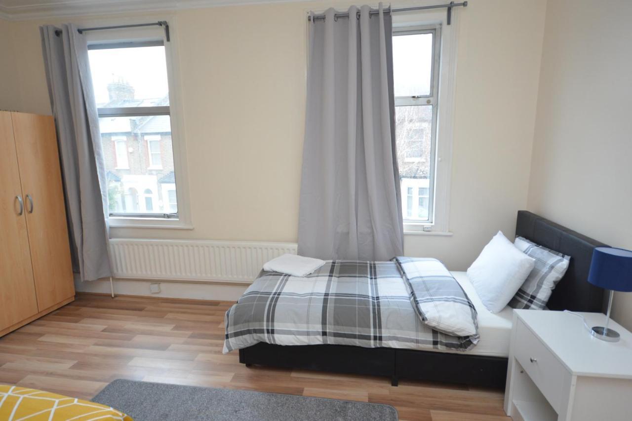 Cheerful 4 Bedroom House In Greater London Londres Exterior foto