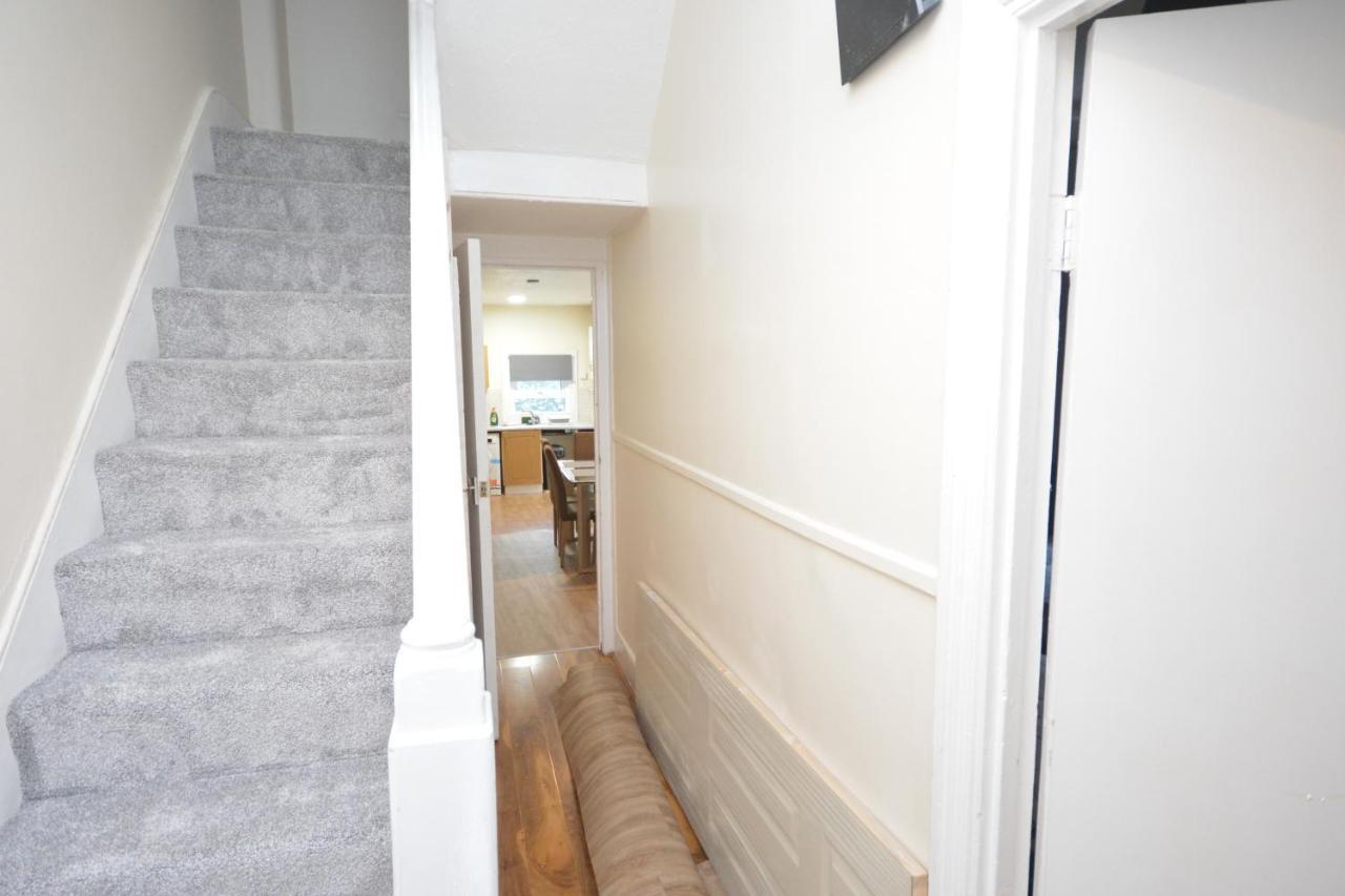 Cheerful 4 Bedroom House In Greater London Londres Exterior foto