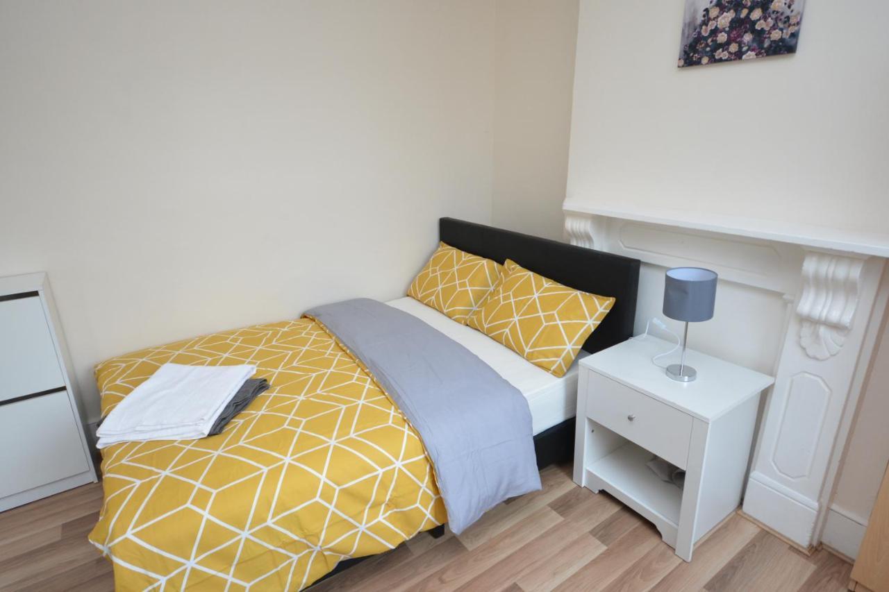 Cheerful 4 Bedroom House In Greater London Londres Exterior foto