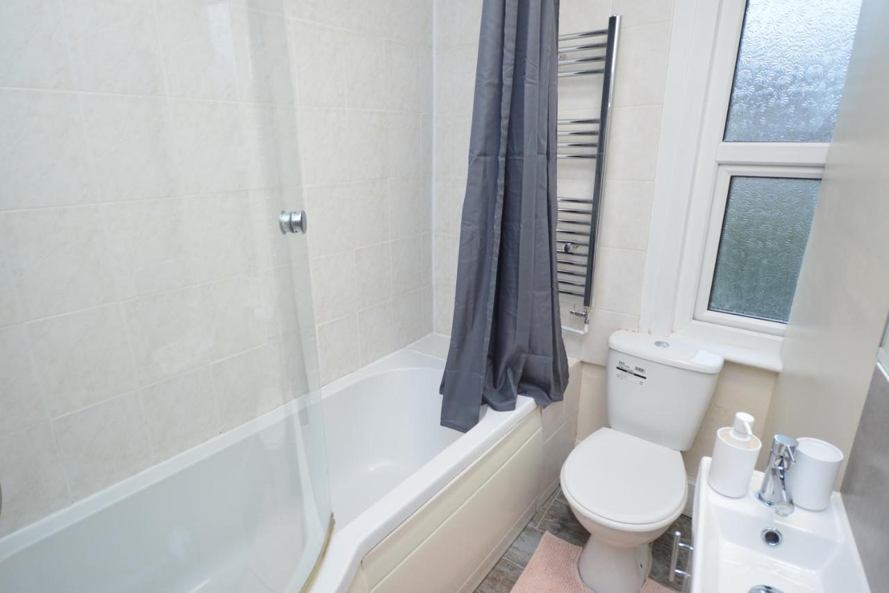Cheerful 4 Bedroom House In Greater London Londres Exterior foto