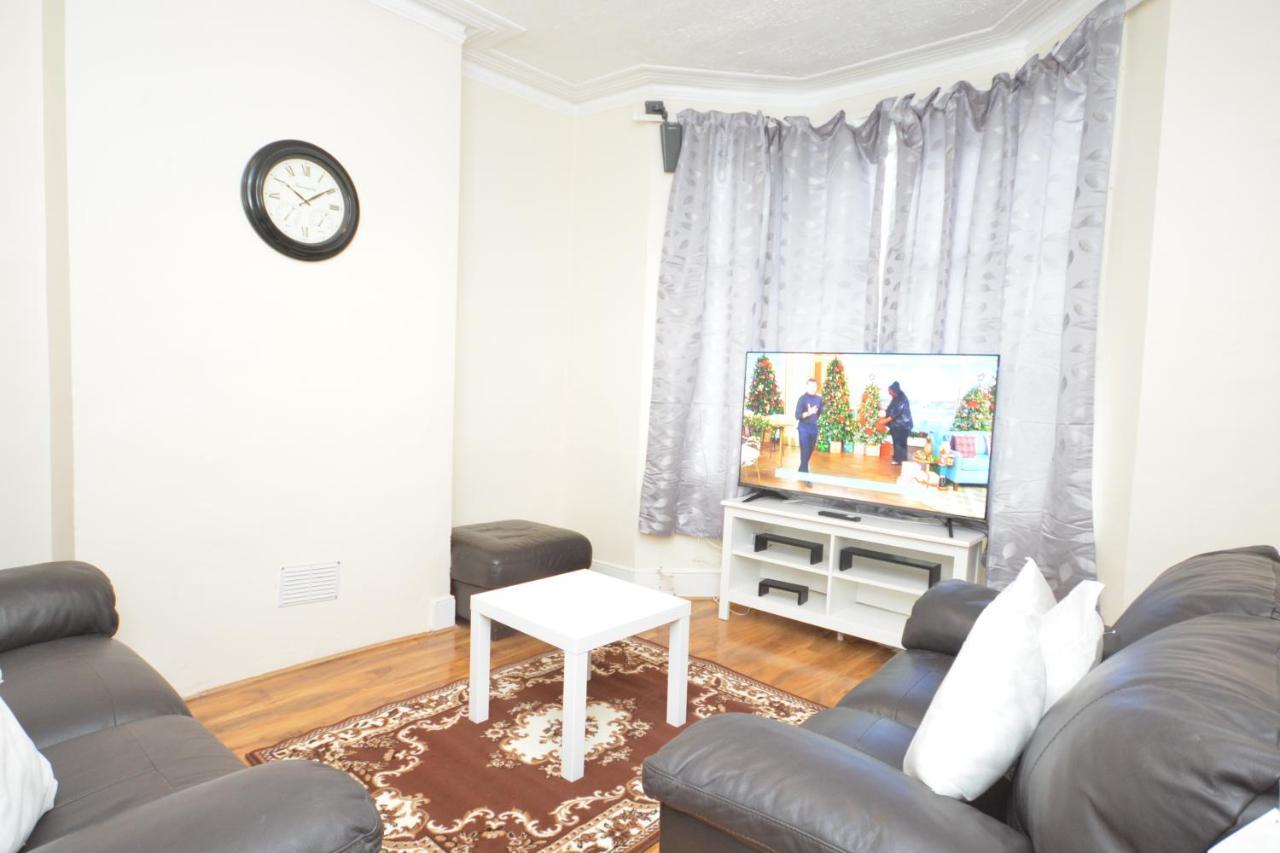Cheerful 4 Bedroom House In Greater London Londres Exterior foto