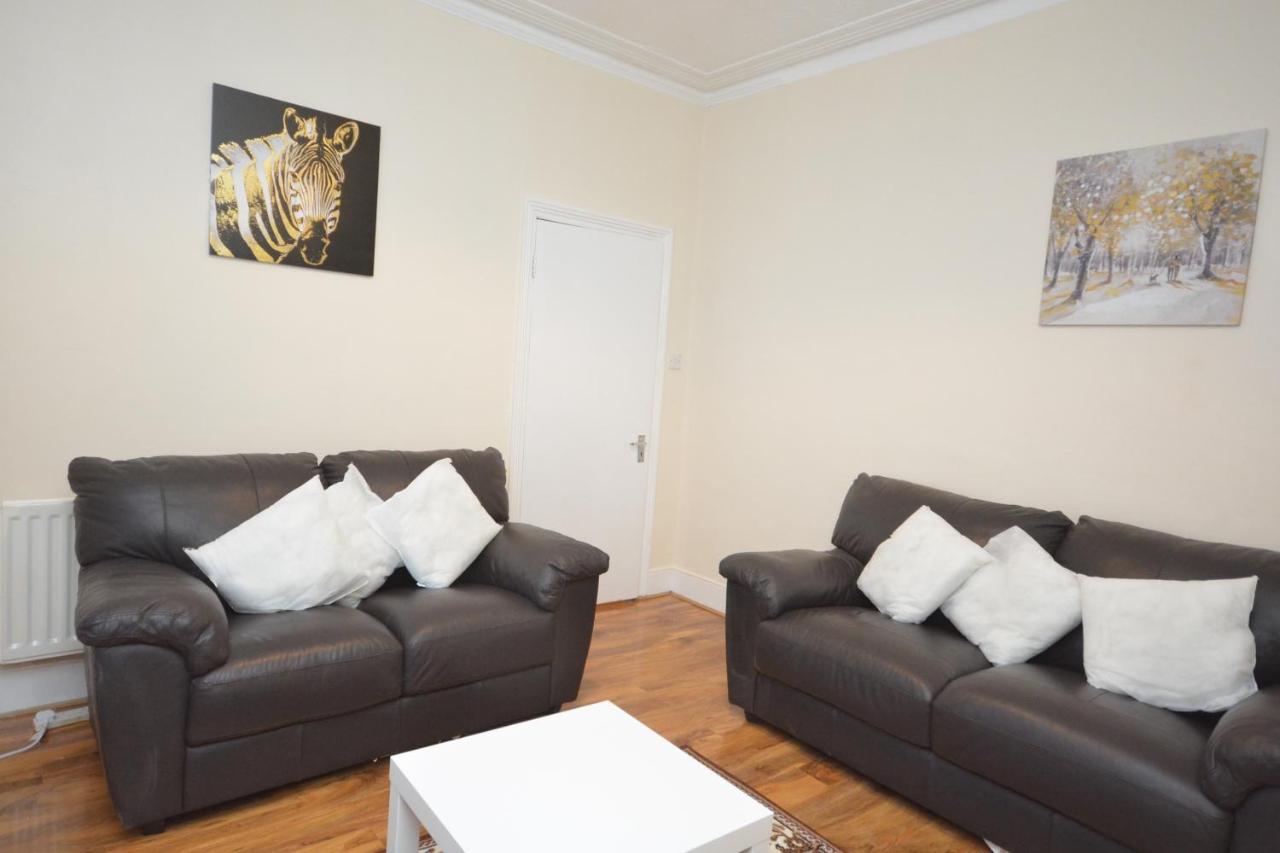 Cheerful 4 Bedroom House In Greater London Londres Exterior foto
